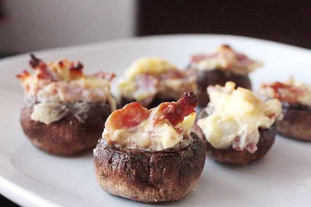 Momma Hen's Kitchen: Bacon and Cheese Stuffed Mushrooms