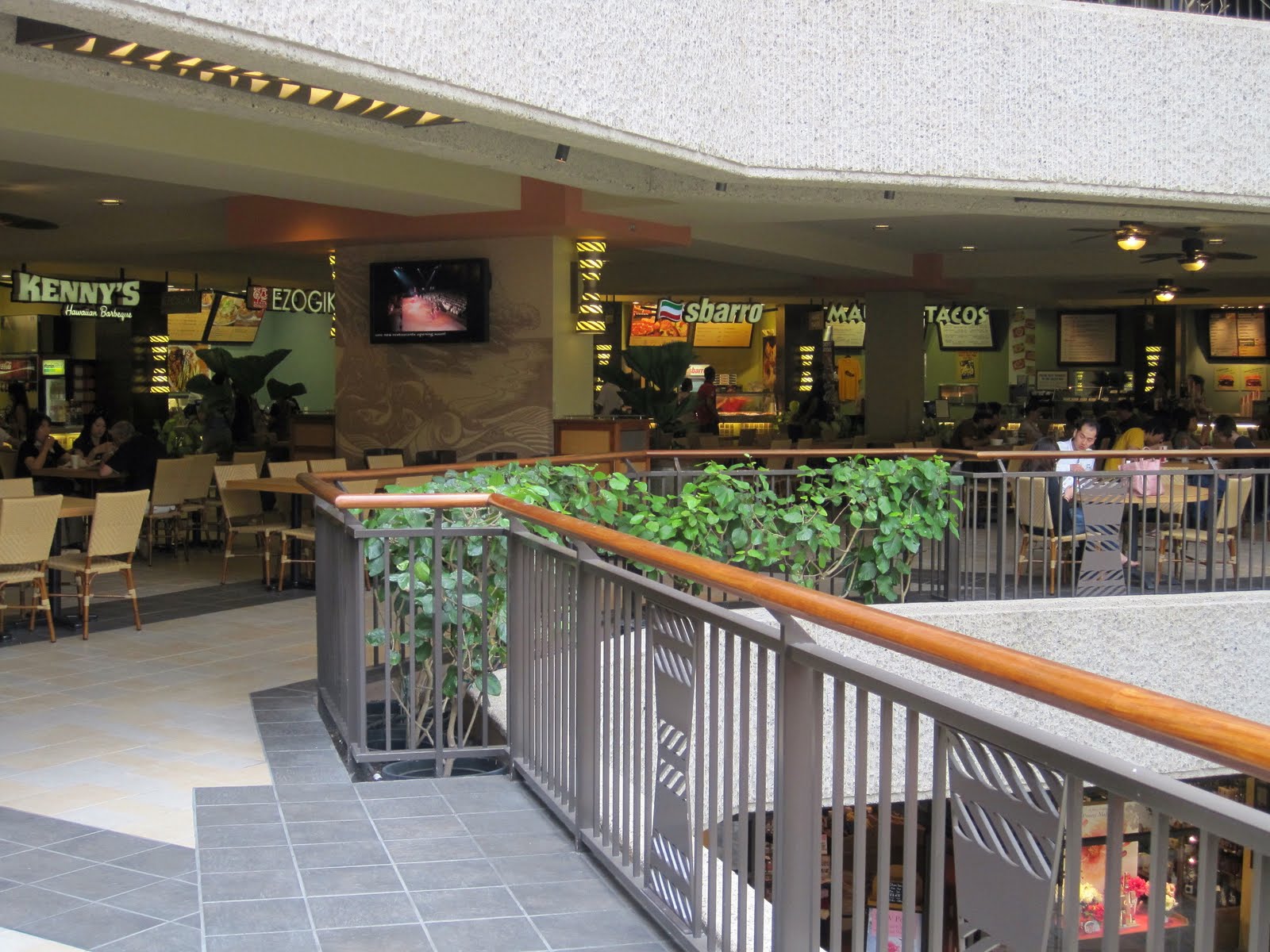 Experience Hawaii Enjoy Honolulu Festival Great places to eat at the Royal Hawaiian Center