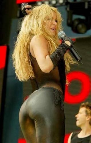 Shakira, Kim Kardashian, 3º puesto concurso traseros