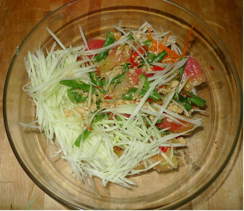 Amporn&amp;#39;s Thai Kitchen: Green Papaya Salad ( Thai Style )