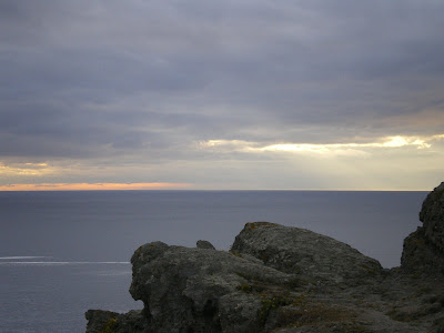 Mar y cielo de plomo desde punta Frouxeira