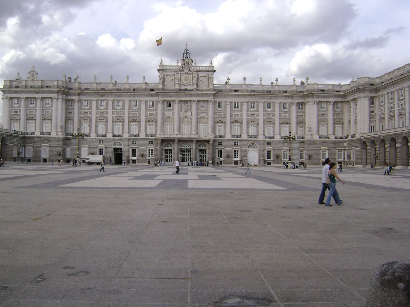 [palce+real+through+gate.JPG]