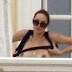Angelina Jolie Cannes’da üstsüz yakalandı