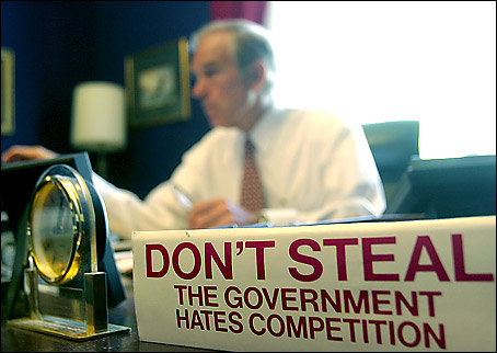 [ron_paul_desk.jpg]