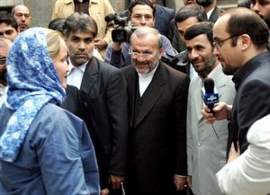 [Ahmadinejad+in+Iraq.jpg]