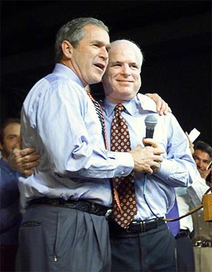 [mccain_bush_hug_300.jpg]