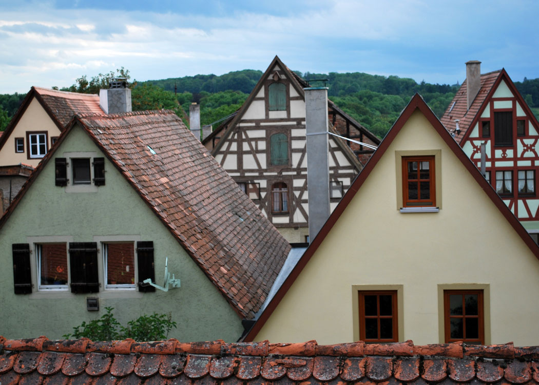 [rothenburg+roofs.jpg]