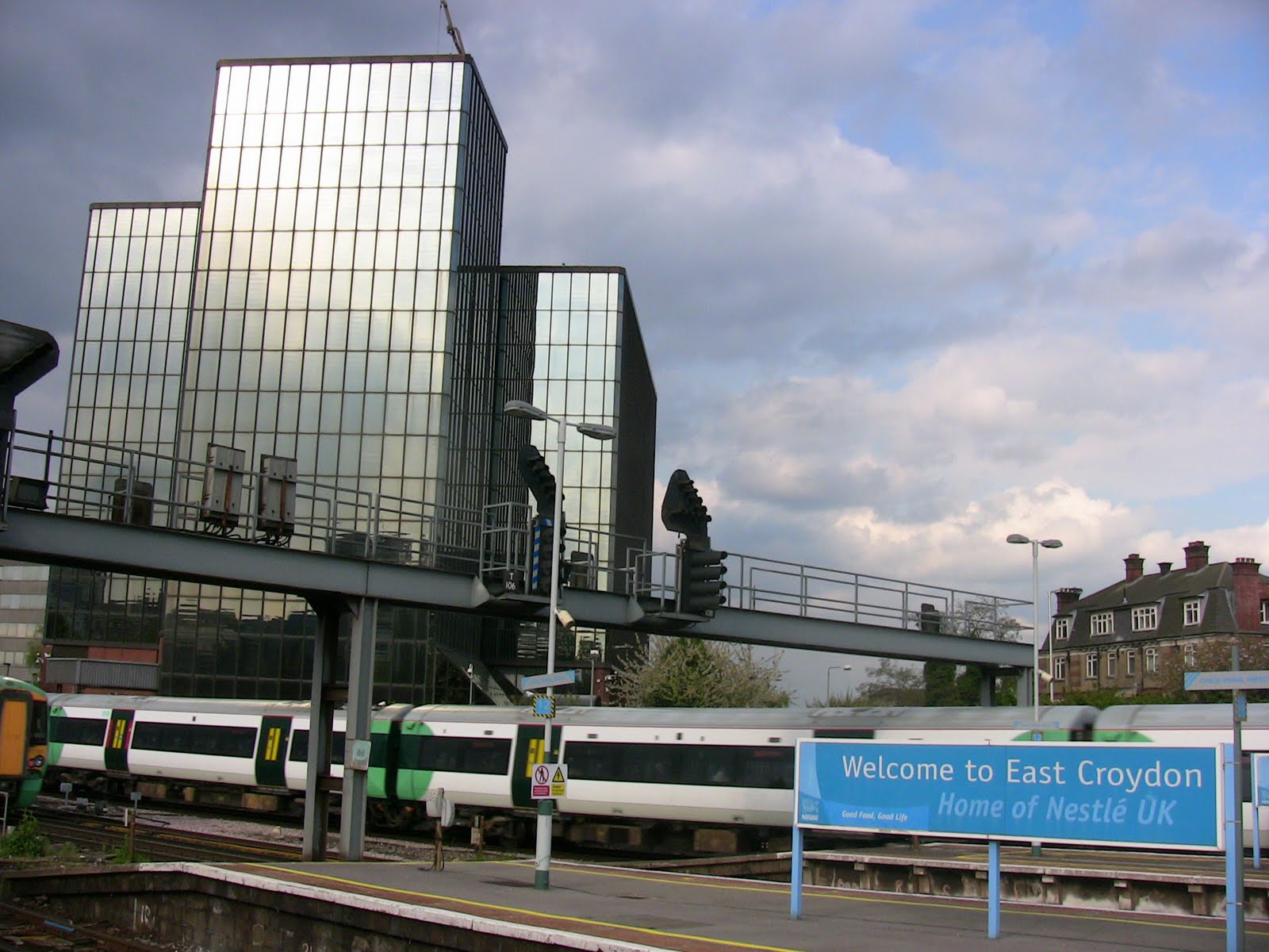 moss-travel-photography-east-croydon-station-london-england-12th