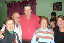 Iris (mamá), Huguito (abuelo), María (abuela) y Cristina(tía)