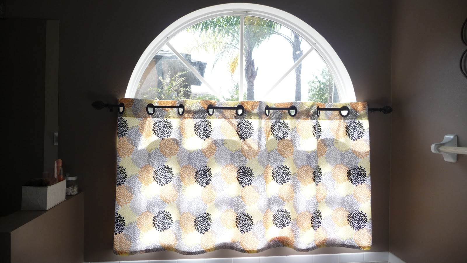 Blue Susan Makes Cafe Curtains With Grommets