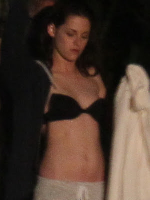Kristen Stewart sexy bra cleavage Breaking Dawn Brazil