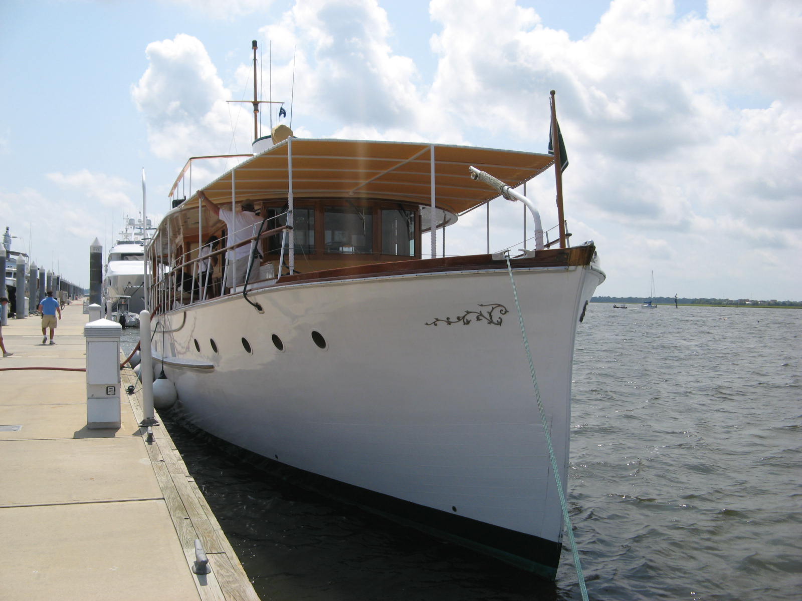 S/V Why Knot Underway M/V Innisfail