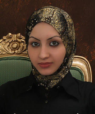 Tie+Behind+the+Head Beautyful lady in Hijab