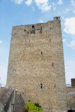 [Olivença,+torre+de+menagem.JPG]
