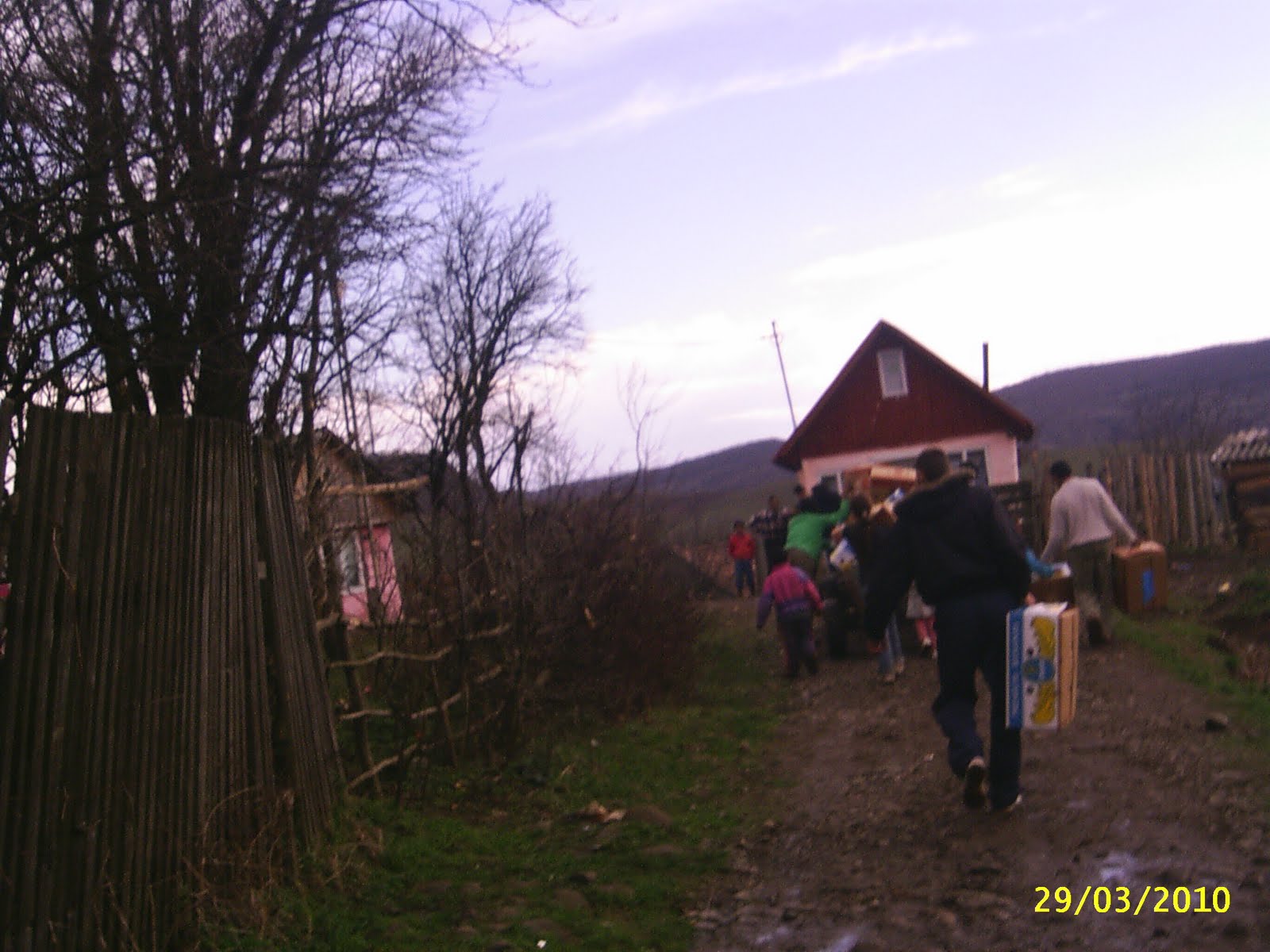 Traian Daniel Rus: Proiect umanitar de Paste in comuna Beica de Jos sat ...