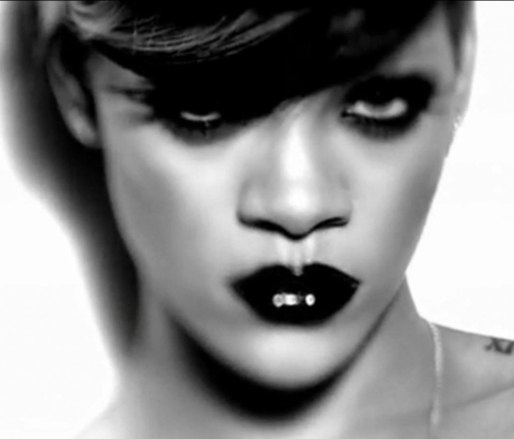 http://3.bp.blogspot.com/_K-Xz3c9hTQc/TPOOuak7pWI/AAAAAAAAD5I/9_4DO8oH68Q/s1600/Rihanna%2Brockstar%2Blook.jpg
