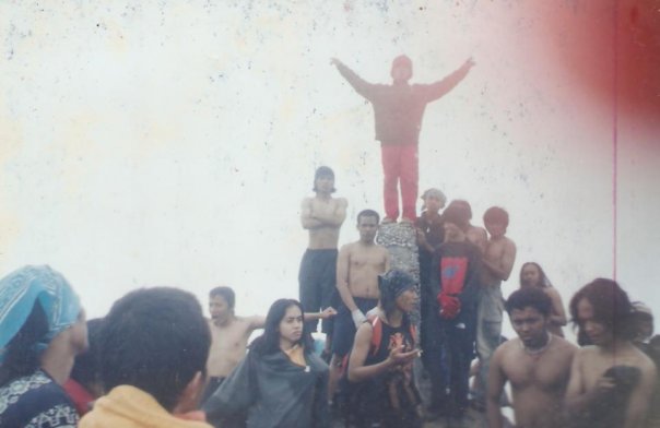 [6140_1030116891989_1797386973_64205_4262043_n.jpg]