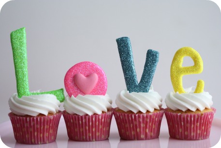 http://3.bp.blogspot.com/_KE2_HoifpVA/TUieLv__rMI/AAAAAAAAADQ/bw99OeR4PNs/s1600/Love-Valentine-Cupcakes3.jpg