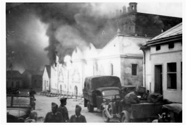 [Zhokva+synagogue+on+fire+small.jpg]