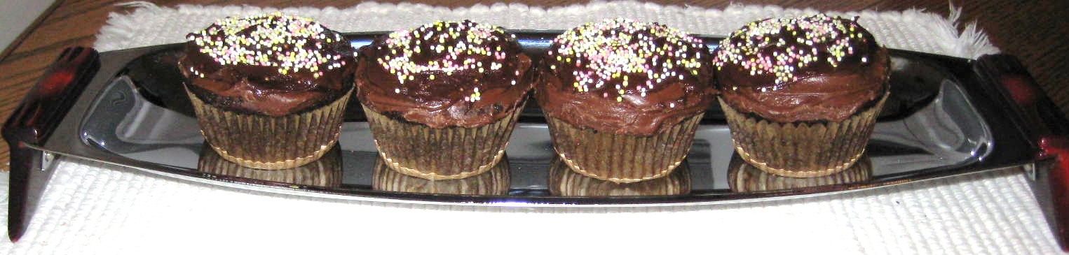 [chocolate+overload+cupcakes+002.JPG]