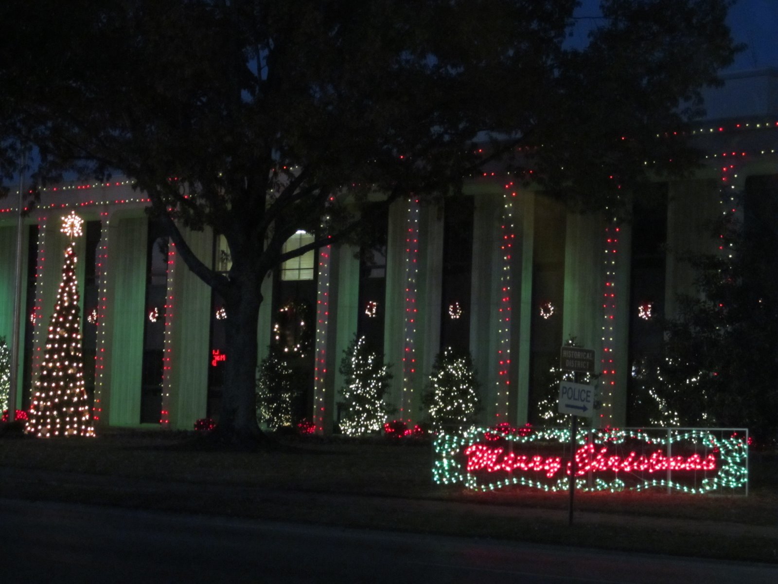 PrunePicker Ruston City Hall Christmas lights.