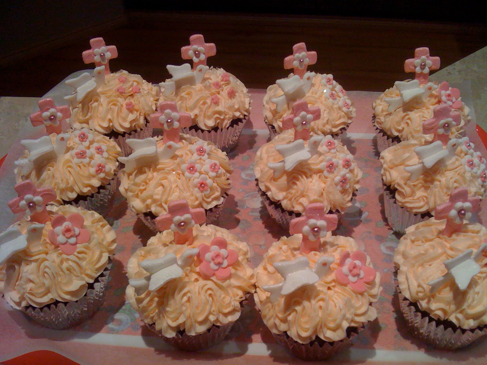 sugar sugar cupcakes First communion roses and crosses