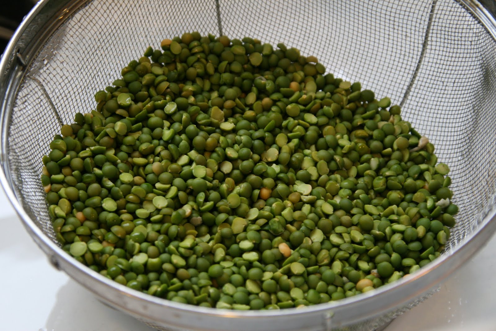 SLOW COOKER SPLIT PEA SOUP