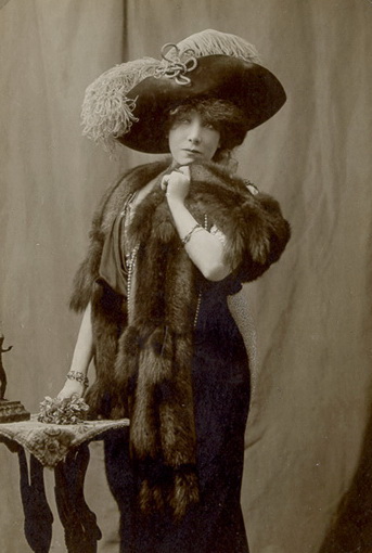 [Sarah_Bernhardt_r8x2.jpg]