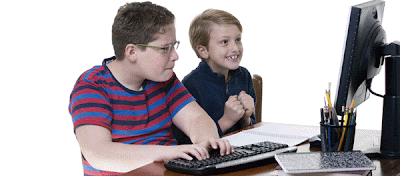 Niños jugando en el ordenador