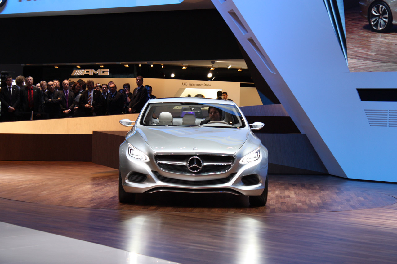 Mercedes Benz f800
