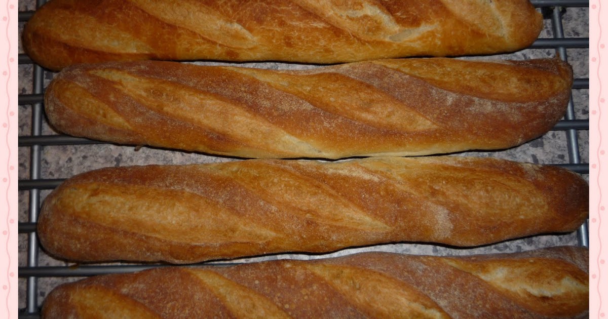Багет испечь в духовке. Французский багет в духовке. Багет хлеб. Багет французский тесто. Багет классический хлеб.