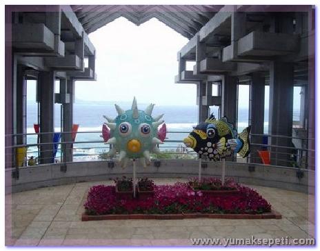 [okinawa_churaumi_aquarium_10.jpg]