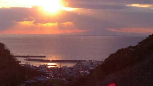 大島へ沈む夕日