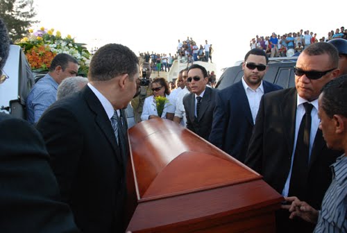 [entierro_luisito2.jpg]