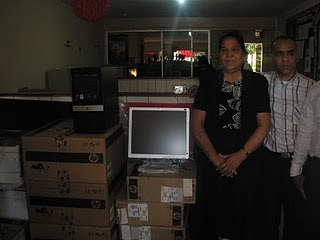 Regional de Educación  entrega computadoras a los directores de escuelas y del Programa Prepara