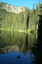 A mirrored Little Therreault Lake