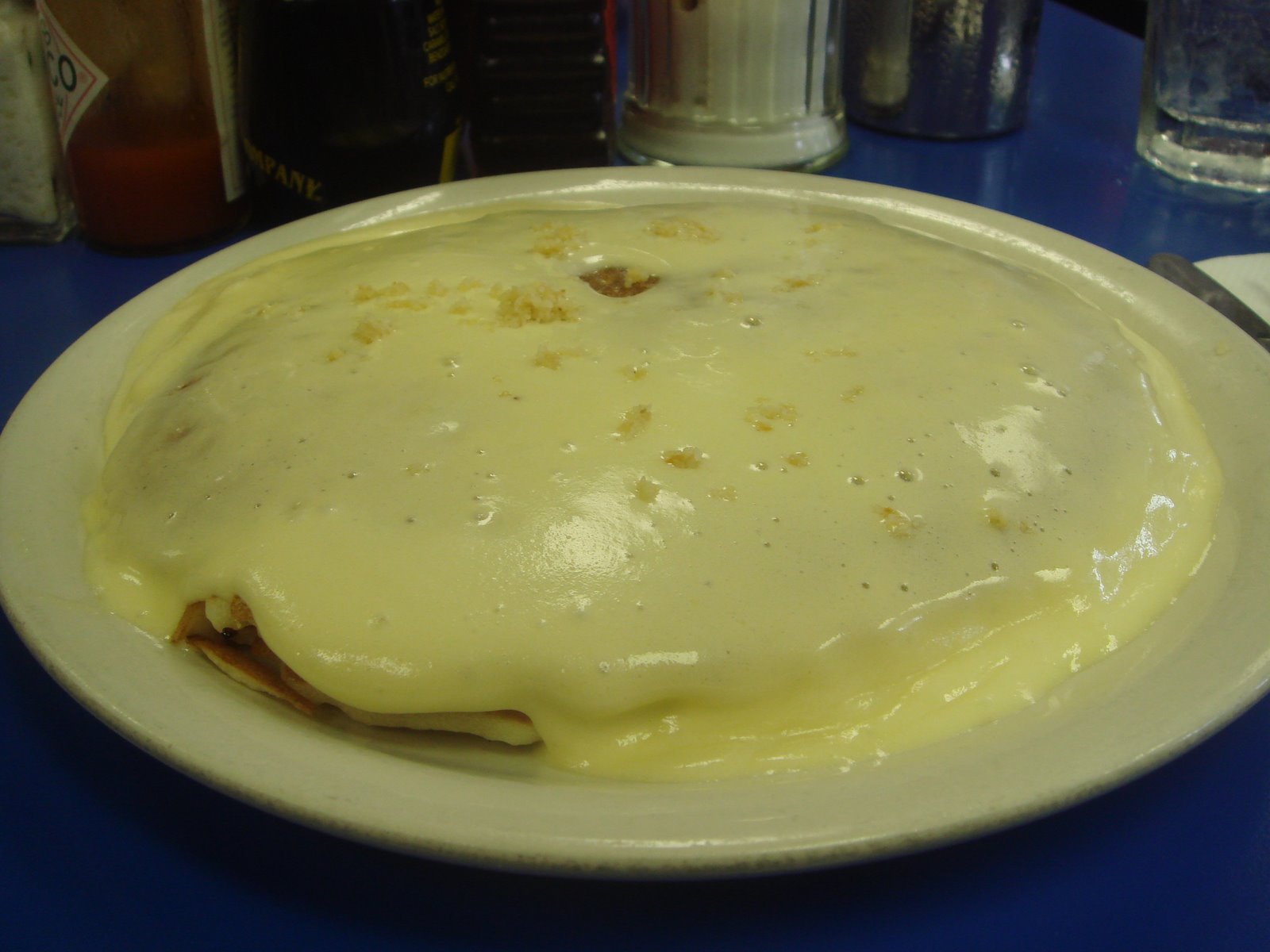 [BootsKimo+mac+nut+pancakes.JPG]