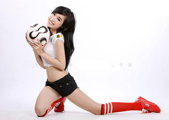 Asian Cute Idol Elly Tran Ha World Cup 2010
