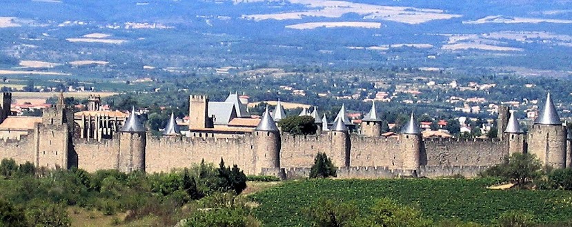 Carcassonne não resistiu ao embate dos cruzados. Heróis medievais