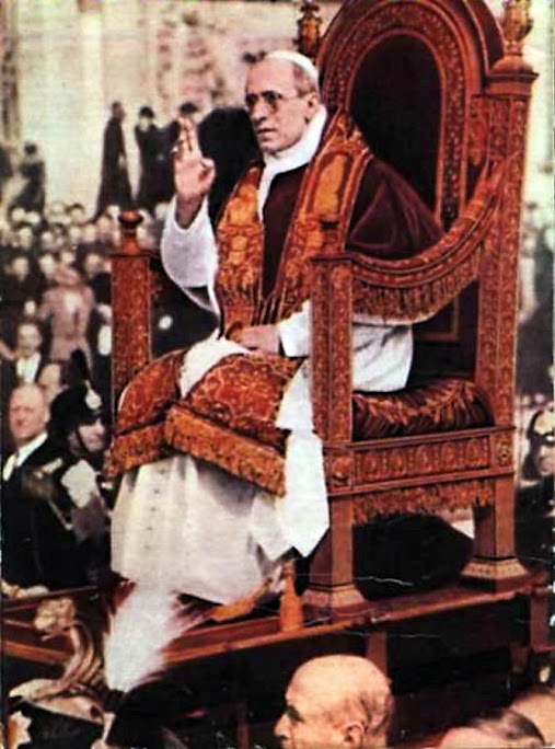 Papa Pio XII na Sedia gestatoria, Praça de São Pedro