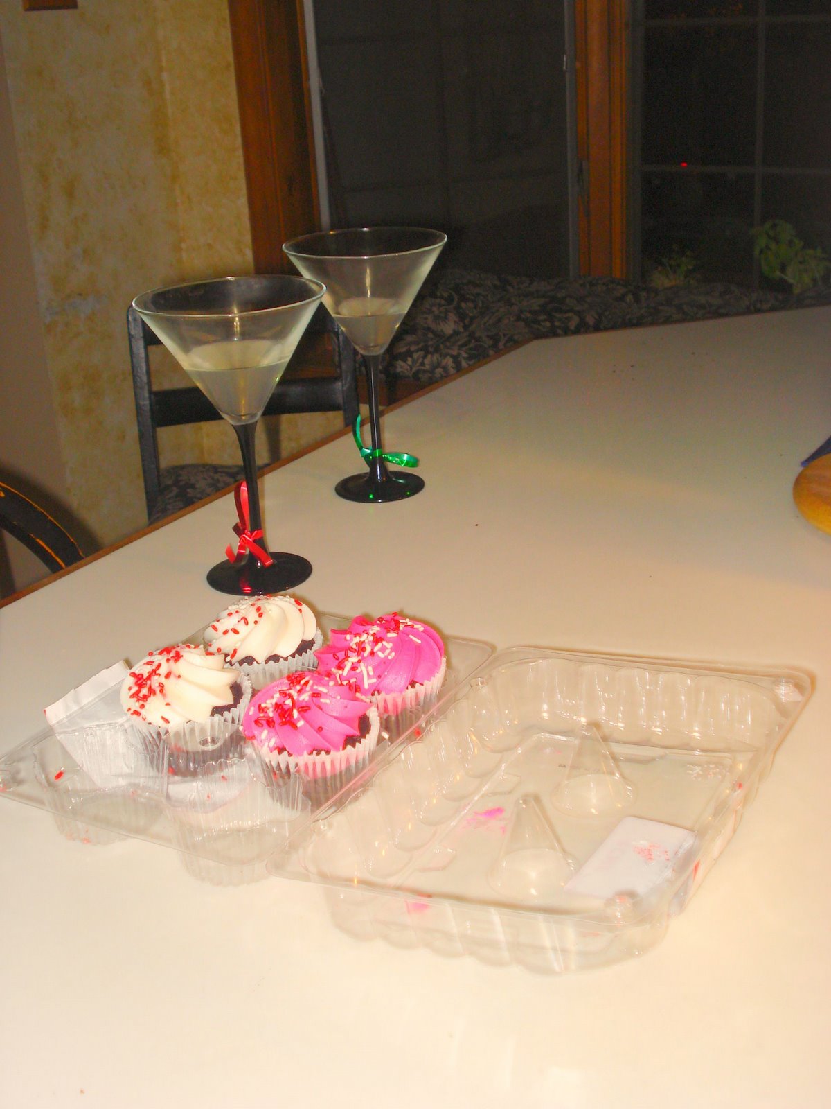 [cupcakes+and+glasses.jpg]