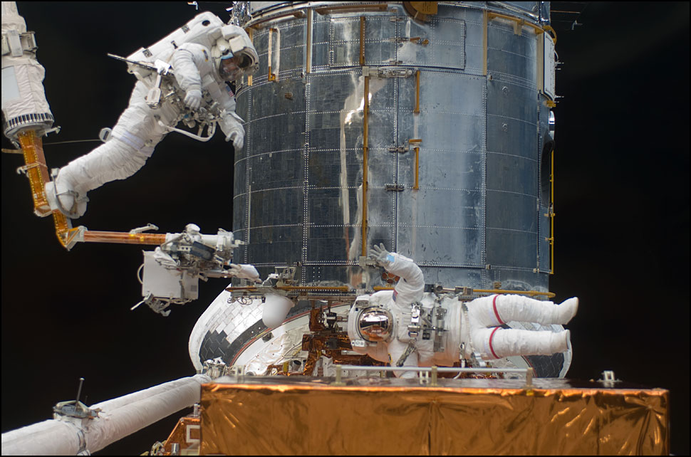 [090522_shuttle_large_11.jpg]