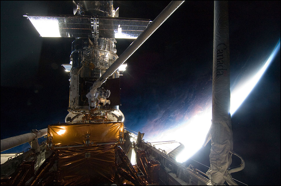 [090522_shuttle_large_12.jpg]