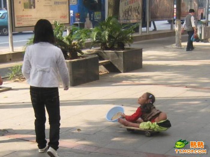 [girl_begger_06.jpg]