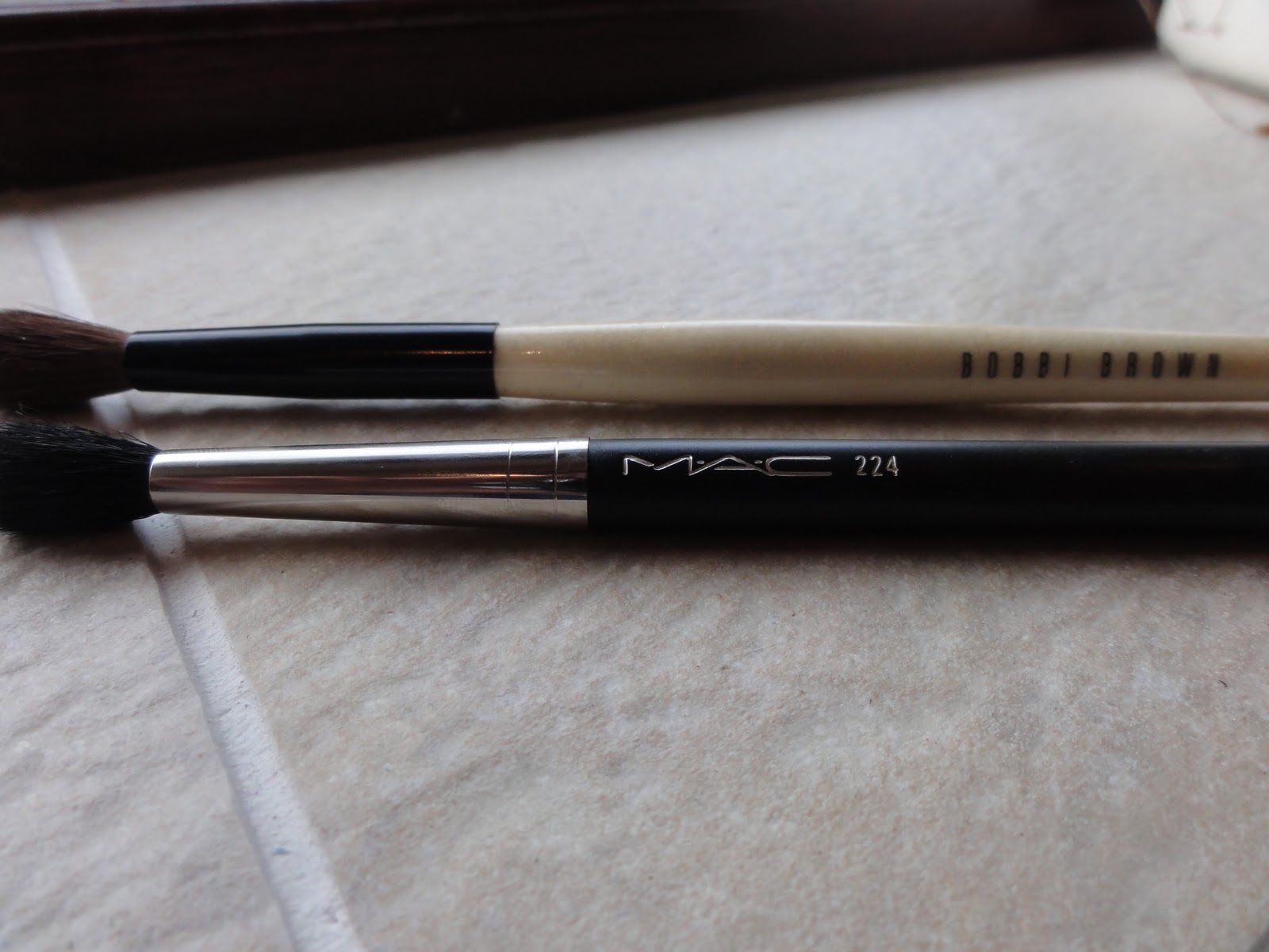 Beth'sAllThingsBeauty MAC blending brush Vs Bobbi Brown eye blender