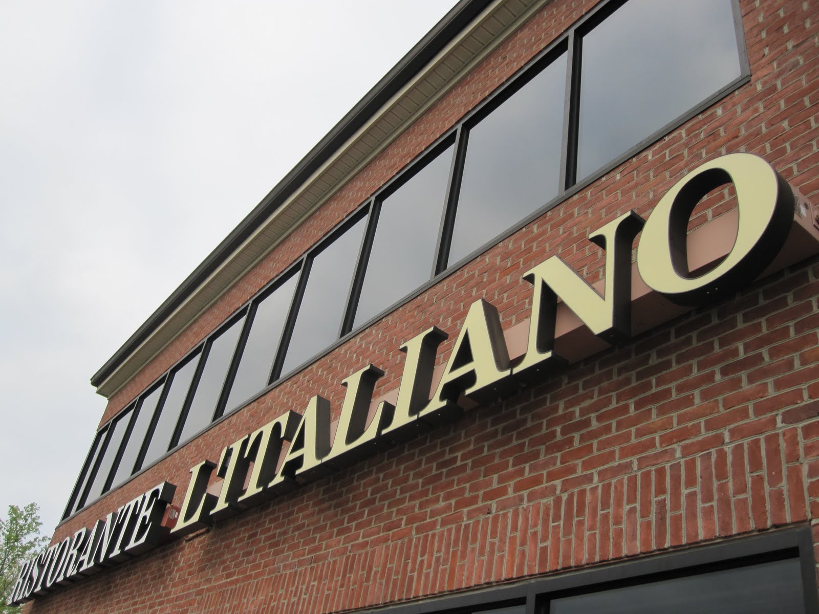 Joe Ruggiero Designer/ HGTV Host Great Restaurant In Greensboro, North