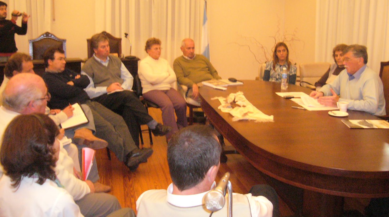 [reunion+con+lopez.jpg]