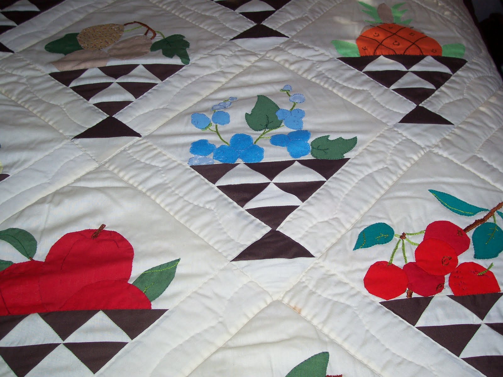 Westwood Cottage: Vintage Fruit Basket Quilt