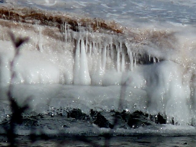 [ice+and+wave.jpg]