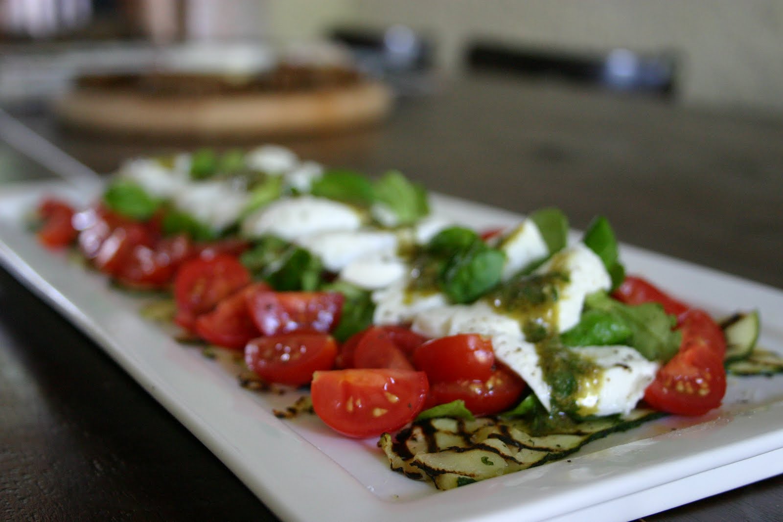 Proef En Geniet Salade Caprese Op Geroosterde Courgette